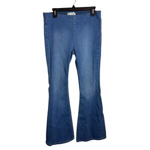 Free People denim flare Gummy pull-on jeans size 30 medium wash